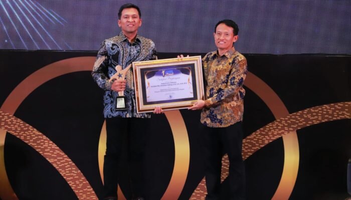 Kapolresta Sidoarjo Terima Penghargaan Radar Surabaya Award 2025, Atas Dedikasi Terhadap Program Ketahanan Pangan