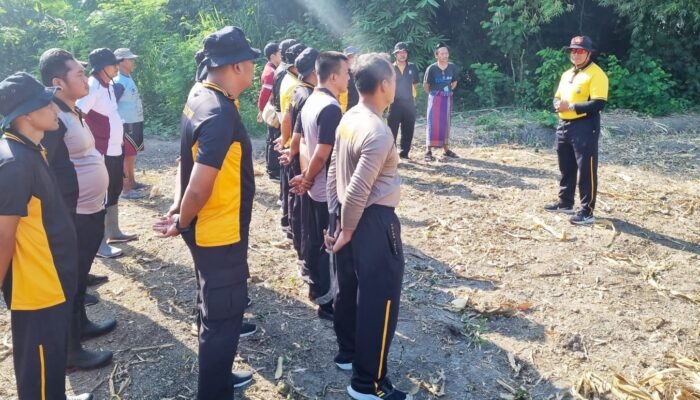 Polsek Balongbendo Gelar Pembersihan Lahan untuk Penanaman Jagung Serentak