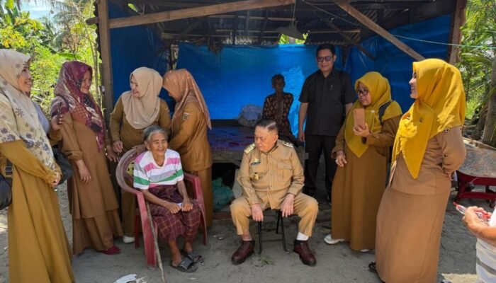 Wagub Sulbar Kunjungi Warga Kurang Mampu Tinggal di Gubuk Tak Layak Huni
