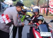 Sambut HUT RI ke-80, Kapolres Pekalongan Bagikan Bendera Merah Putih