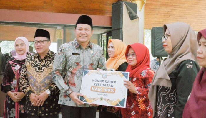 Bupati Subandi Naikan Honor Kader Kesehatan Harap Bisa Turunkan Angka Kematian Ibu dan Bayi serta Stunting