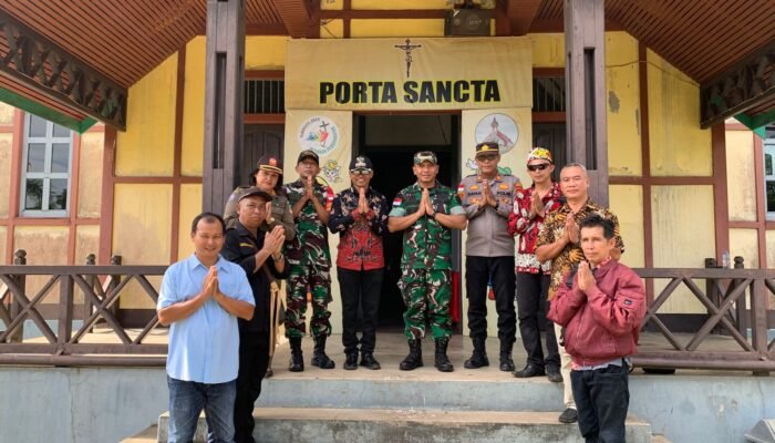 Dandim 1206 Putussibau Kunjungi Gereja Tua di Kecamatan Seberuang