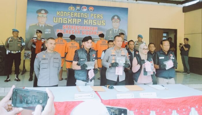 Satresnarkoba Polresta Sidoarjo Ringkus Empat Tersangka Pengedar dan Sita Ganja Seberat 2.8 Kg