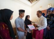 Momentum HUT RI ke-80, Plt Karo Pemkesra Dampingi Gubernur Sulbar, Sambangi Rumah Penerima Beasiswa