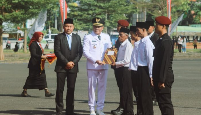 Peringati HUT Kemerdekaan ke-80 RI, Lapas Kelas IIA Sidoarjo Berikan Remisi Dasawarsa dan Umum