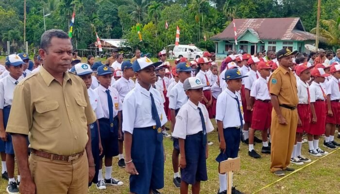Kapolres Fakfak Apresiasi Pelaksanaan Upacara HUT Ke-80 Kemerdekaan RI Tahun 2025 di Distrik Kramamongga