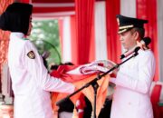 Wakil Bupati Musi Rawas H. Suprayitno Pimpin Upacara Penurunan Bendera Merah Putih Peringatan HUT ke-80 RI