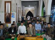 Warga Ngelo Rela Basah Kuyup Demi Dengar Tausiyah Gus Iqdam, Bupati Gatut Sunu Ikut Beri Pesan Penting