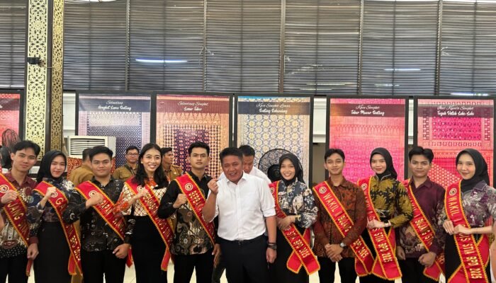 Bujang Gadis STIA Bala Putra Dewa Sambut Hangat Gubernur dan Wakil Gubernur Sumsel dalam Momen Pengukuhan PGK