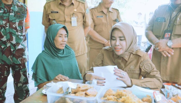 Wabup Mimik Idayana Kunjungi Warung Rakyat di Desa Sarirogo yang Sudah di Bedah