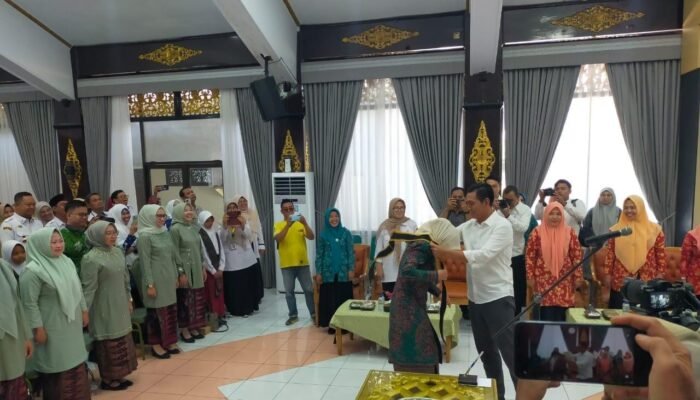 Bupati Fadhil Arief Kukuhkan Zulva Fadhil sebagai Bunda Literasi Kabupaten Batang Hari