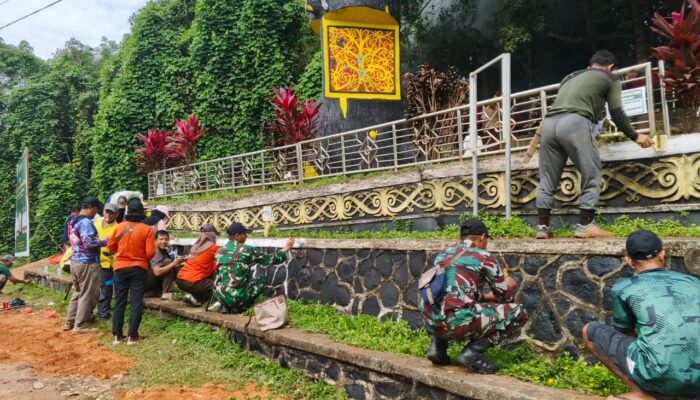 Kapuas Hulu Bersolek, Siap Sambut MTQ 2025 Dengan Aksi Jumat Bersih