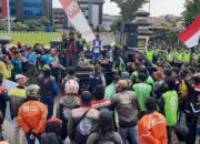 Ratusan Ojol Gelar Aksi Duka di Mapolda Sumsel