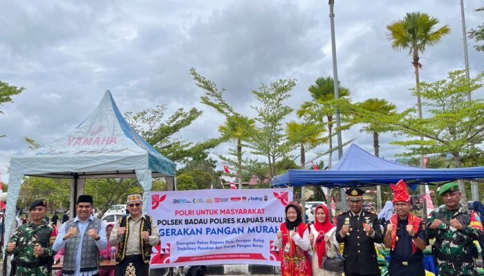 Begini Antusias Warga Serbu Pasar Murah yang Dilaksanakan Polres Kapuas Hulu bersama Bulog