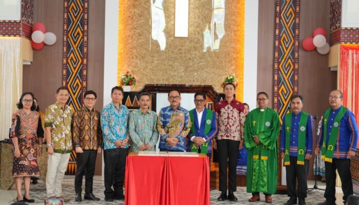 Gubernur Sulbar Resmikan GTM Bukit Zaitun Mamuju, Janjikan Ambulans untuk Jemaat