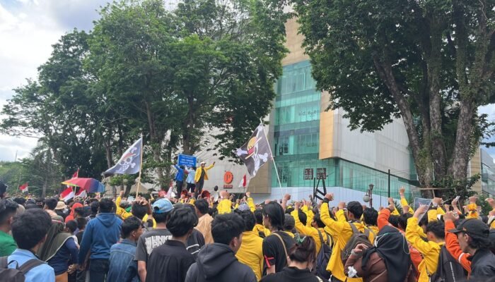 Tujuh Tuntutan Aliansi Mahasiswa Sumatera Selatan Menggema di Jalan