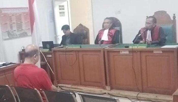 Janji Palsu Berujung Jeruji: Direktur PT Nelayan Payung Dituntut 6 Bulan Penjara dalam Kasus Penggelapan Besi Dermaga