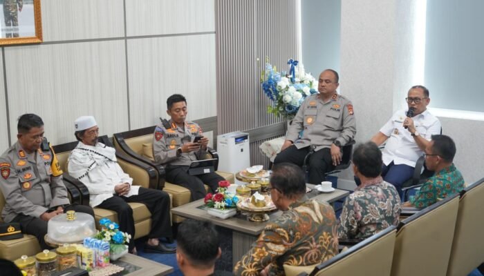 Gubernur Suhardi Duka Fasilitasi Mediasi Damai Konflik Warga Kuridi dan Kasambang