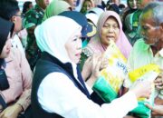 Gubernur Khofifah Tinjau Operasi Pasar Murah di Sidoarjo, Pastikan Ketersediaan Pasokan Pangan
