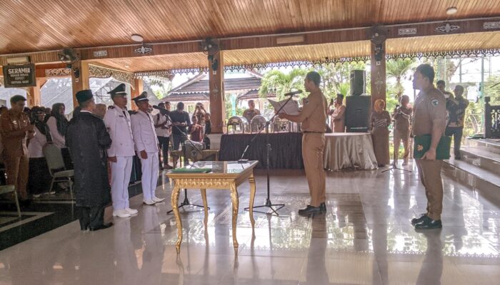 Bupati Batang Hari Lantik Dua Penjabat Kepala Desa