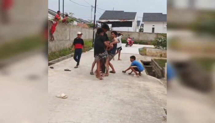 Pasal Teguran, Ayah dan Anak Dikeroyok dan Dibacok Tetangga