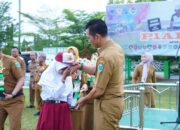 Usai Upacara HAORNAS, Bupati Batang Hari Serahkan Hadiah Lomba Peringatan HUT RI