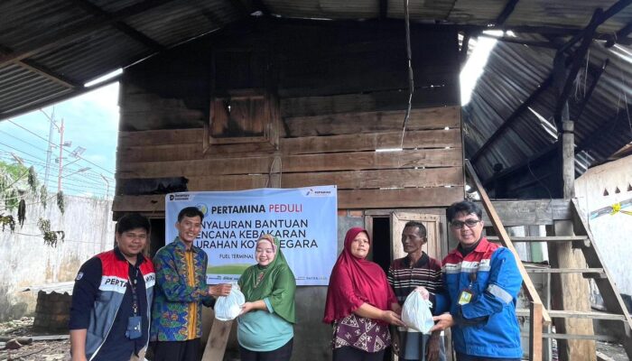 Pertamina Patra Niaga Regional Sumbagsel Salurkan Bantuan untuk Warga Terdampak Kebakaran di Kelurahan Kota Negara