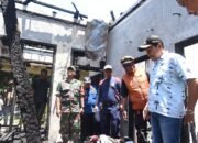 Bupati Sidoarjo Subandi Bakal Perbaiki Rumah Warganya Yang Terbakar