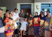 Bupati Sidoarjo Subandi Serahkan Bantuan Kursi Roda untuk Warga Disabilitas