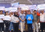 Gubernur Suhardi Duka Serahkan Bantuan Rp1,23 Miliar untuk Jaminan Kesehatan 3.644 Jiwa di Majene