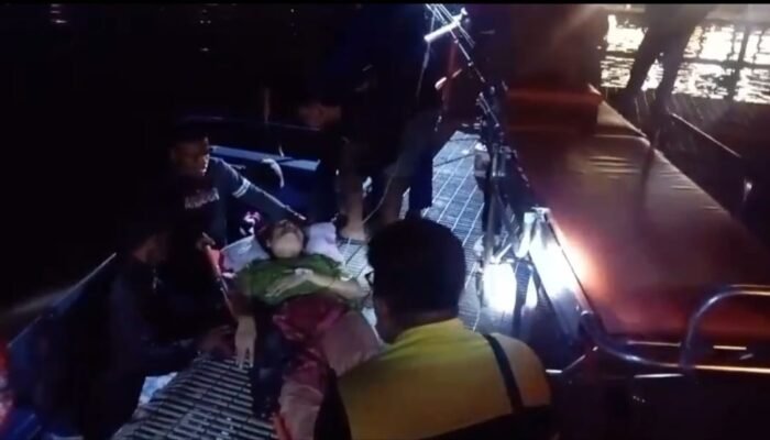 IRT Sakit Pinggang, Ambulance Apung Polairud Polda Sumsel Evakuasi ke RS Bunda