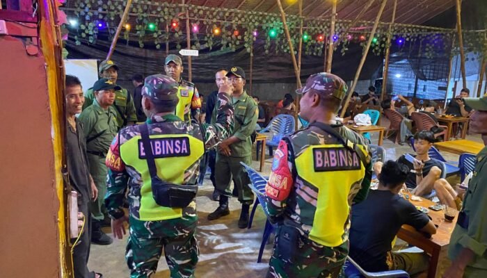 Patroli Gabungan Koramil 1206-11/Silat Hilir dan Linmas Jaga Keamanan Malam Minggu