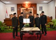 Rapat Paripurna DPRD Tulungagung Sahkan Agenda Strategis, Bupati Gatut Sunu Paparkan RAPBD 2026 Rp3,039 Triliun