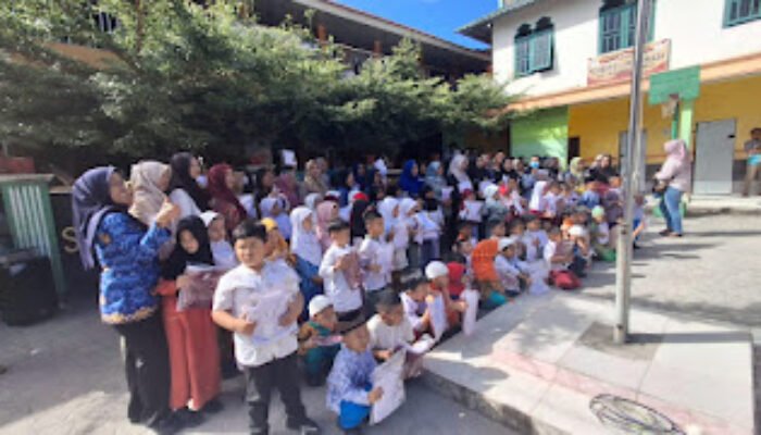 Pembagian Seragam Sekolah Gratis Pemkot Prabumulih Disambut Haru dan Ucapan Syukur oleh Guru, Siswa, dan Wali Murid