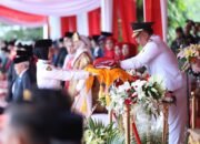 Wagub Cik Ujang Pimpin Upacara Penurunan Bendera HUT ke-80 RI di Palembang, Tekankan Pentingnya Persatuan dan Gotong Royong
