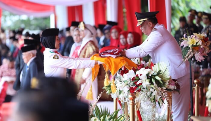 Wagub Cik Ujang Pimpin Upacara Penurunan Bendera HUT ke-80 RI di Palembang, Tekankan Pentingnya Persatuan dan Gotong Royong