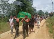 Babinsa Koramil 1206-11 Silat Hilir Tunjukkan Empati, Hadiri Pemakaman Warga Binaan di Bukit Penai