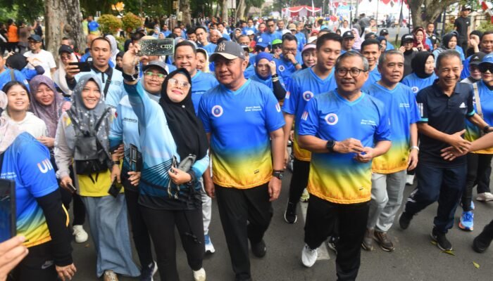 Gubernur Herman Deru Buka Jalan Sehat IKA UII, Tekankan Pentingnya Peduli Sesama