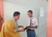 Disela Kunker, Wakil Presiden RI Terima Hadiah dari Siswa Sekolah Gratis