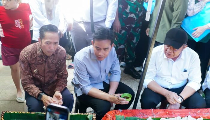 Pempek Tumpah Jadi Simbol Kedekatan Wapres Gibran dengan Warga Palembang