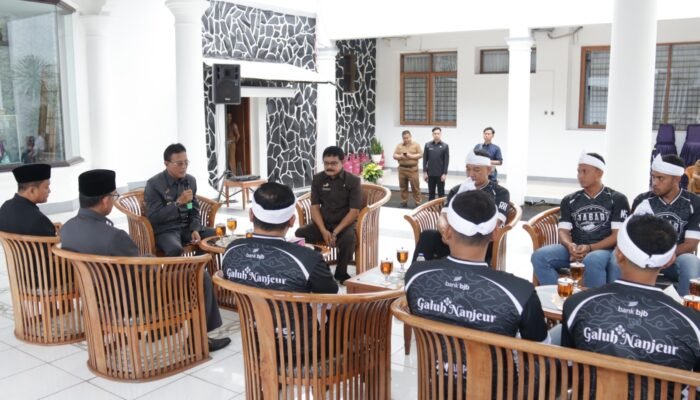 Bupati Ciamis Lepas Tim Voli ASN ke PORNAS XVII, Tekankan Sportivitas dan Nama Baik Daerah