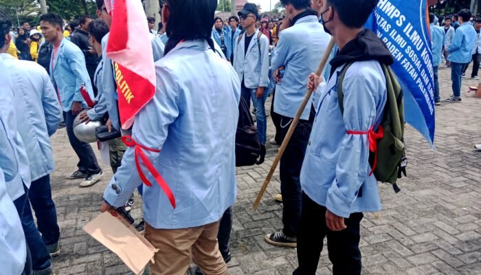 Hindari Penyusup, Mahasiswa Gunakan Atribut Khusus Untuk Sampaikan Aspirasi