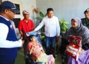 Bupati Sidoarjo Subandi Berikan Bantuan Kursi Roda, Ringankan Beban Warga