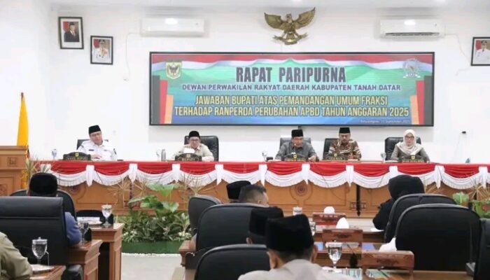Bupati Sampaikan Jawaban Atas Pandangan Umum Fraksi DPRD Tanah Datar