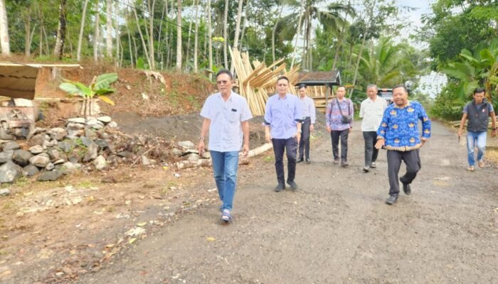 Bupati Herdiat Tinjau Perbaikan Jalan Nambo–Banjarsari, Warga Sambut dengan Apresiasi