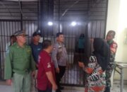 Mengamuk, ODGJ Dibawa Bhabinkamtibmas dan Babinsa Karang Raja ke Rehab Dinsos