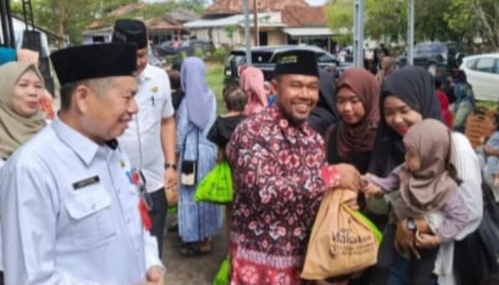 Asisten III Serahkan Paket Olahan Ikan ke Pangkul, ini Kata Kades Jakaria