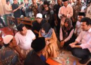 Wagub Jatim Bersama Wabup Sidoarjo Tenangkan Wali Santri Ponpes Al-Khoziny