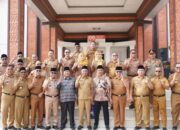 Wakil Bupati Musi Rawas Pimpin Apel Pagi dan Serahkan Bingkisan Purna Tugas kepada PNS TMT 1 Oktober 2025