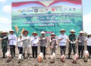 Polda Sumsel Menanam Harapan di Bumi Bende Seguguk